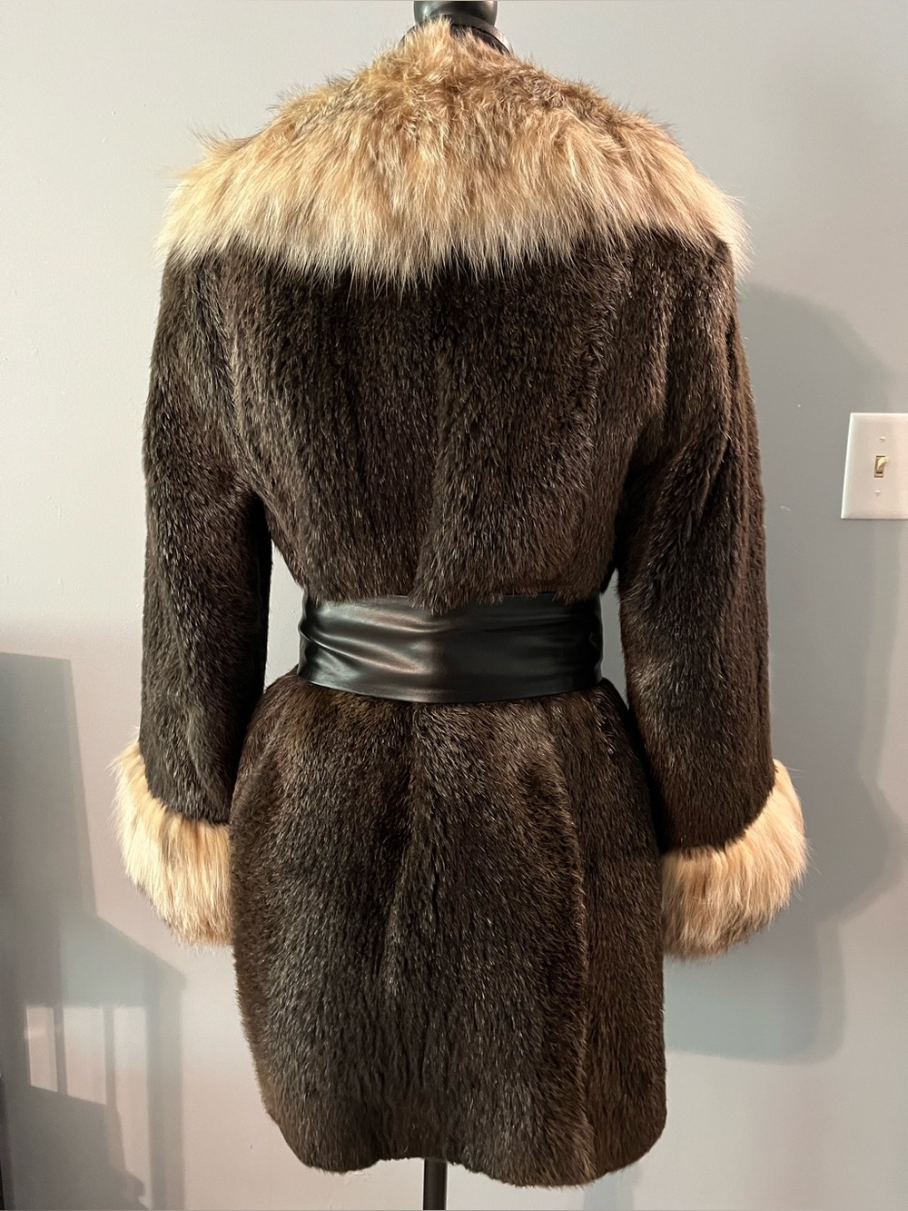 🌟 Vintage Real Fur Coat
1970’s Grungy Shaggy - Picture 2 of 9